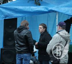 Вибори: Боєць Андрійченко проти ставленика Порошенка Вибори: Боєць Андрійченко проти ставленика Порошенка
